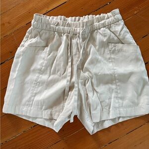 Old Navy Women's Cream Drawstring Shorts